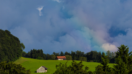 regenbogen vor wolken ab1b7359